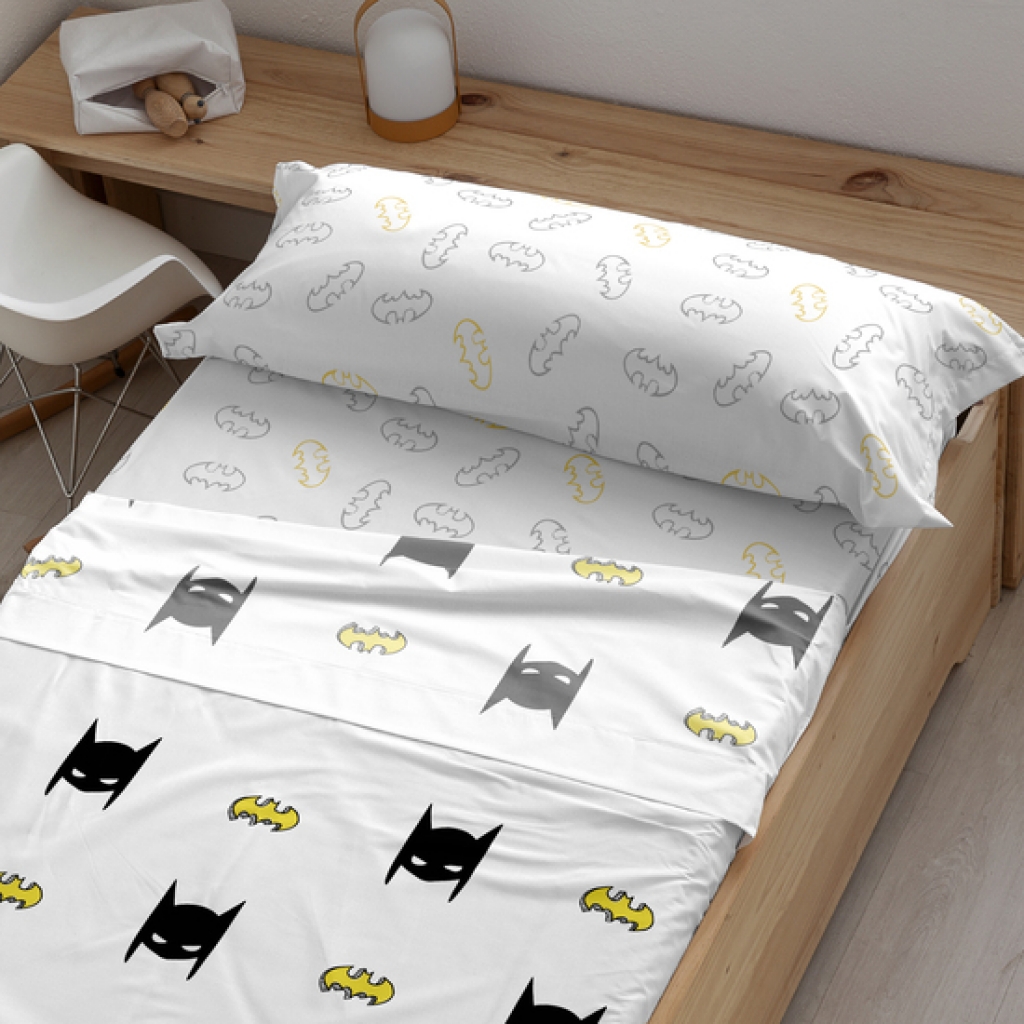 Juego de sábanas con almohada y bajera estampadas 100% algodón modelo batmask para cama de 105.